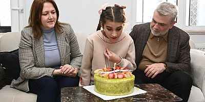 BAŞKAN GÖRGEL’DEN EMİNE’YE DOĞUM GÜNÜ SÜRPRİZİ