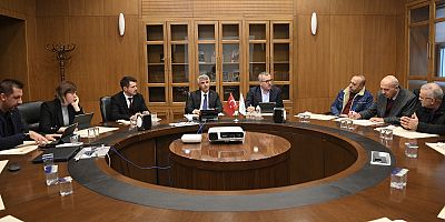 Depremde iş yerleri yıkılan gıda toptancı esnafı ile bir araya gelen Başkan Güngör