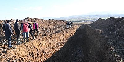 Fay hatları ve heyelan bölgesinde yürütülen zemin etüt çalışmalarını yerinde inceleyen Başkan Güngör