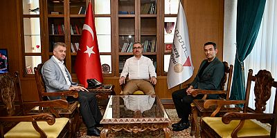 Gaziosmanpaşa Belediye Başkanı Hasan Tahsin Usta’yı makamında ağırlayan Başkan Hayrettin Güngör