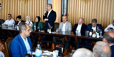 Dulkadiroğlu’nda görev yapan muhtarlarla Şairler Tepesi’nde bir araya gelen Başkan Güngör