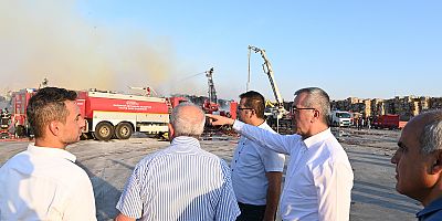 KİPAŞ Kâğıt Fabrikası’nda meydana gelen yangına müdahale çalışmalarını yerinde takip eden Başkan Güngör