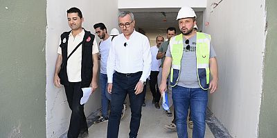Akyar’da yapımı devam eden TOKİ Konutlarında incelemelerde bulunan Başkan Güngör