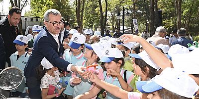 BAŞKAN GÜNGÖR, ÖĞRENCİLERİN SEVİNÇLERİNE ORTAK OLDU