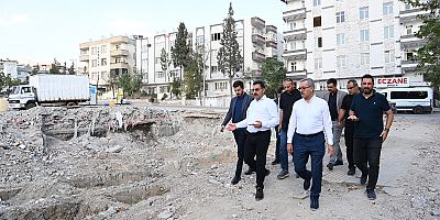 Emlak Konut Genel Müdürü Cengiz Erdem ile kentsel tasarım proje alanlarında incelemelerde bulunan Başkan Güngör