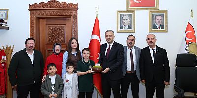 BAŞKAN HANİFİ TOPTAŞ, 23 NİSAN’DA KOLTUĞUNU MİNİK HİLAL SAMİ’YE DEVRETTİ