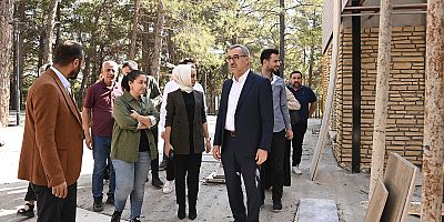 Mimarlar Odası heyeti ile Çamlıca’da yapımı süren tesislerde incelemelerde bulunan Başkan Güngör