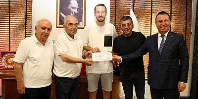 BAŞKAN NARLI’DAN GOL KRALI AYKUT ÇİFT’E ÖZEL ÖDÜL!