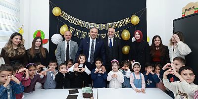 BAŞKAN TOPTAŞ’A KARNE PROGRAMINDA MİNİKLERDEN DOĞUM GÜNÜ SÜRPRİZİ