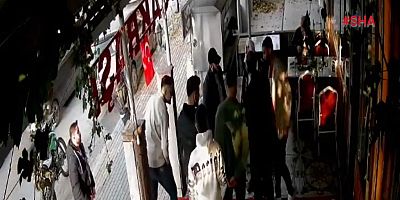 Gaziantep’te bir işyerinde beyran fiyatı yüzünden çıkan kavga güvenlik kamerasınca görüntülendi.