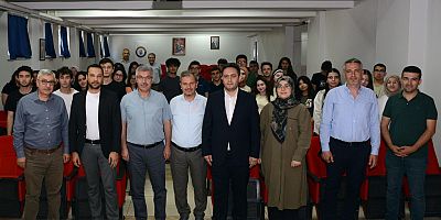 BİLİM KAFE’DE GELECEĞİN MESLEKLERİ VE YAPAY ZEKÂ KONUŞULDU