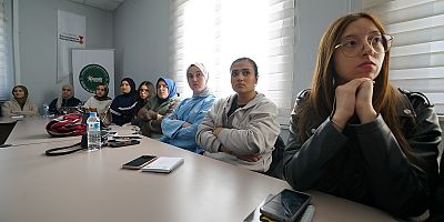 BİLİNÇLİ GENÇLİK İÇİN ÖRNEK BULUŞMA; PUSULA MARAŞ’TAN FARKINDALIK SEMİNERİ