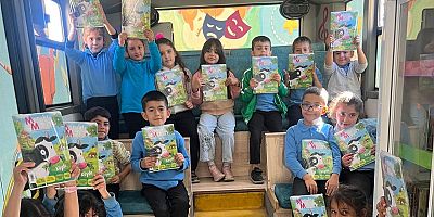 BİR OTOBÜS BİN HAYAL; MOBİL ÇOCUK KÜTÜPHANESİ ÇOCUKLARLA BULUŞTU