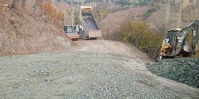 BULANIK MAHALLESİ’NDE KIŞA HAZIRLIK: YOL ÇALIŞMALARI YOĞUNLAŞTI