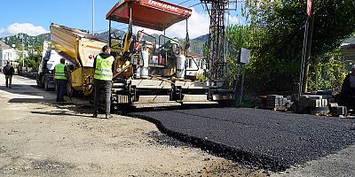 BÜYÜKŞEHİR, ANDIRIN’DA 2 KİLOMETRELİK ARTERİ SICAK ASFALTLA KAPLIYOR