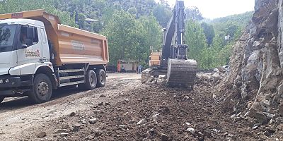 BÜYÜKŞEHİR, ANDIRIN’DA KIRSAL MAHALLE YOLLARINI BAKIMA ALDI