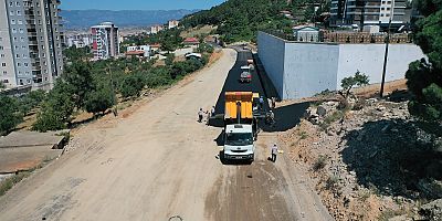 BÜYÜKŞEHİR’DEN CUMHURİYET MAHALLESİ’NDE ASFALT ÇALIŞMASI