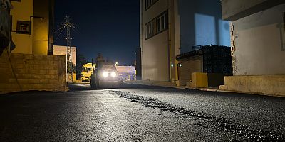 BÜYÜKŞEHİR’DEN DULKADİROĞLU YAHYA KEMAL’DE GECE ASFALT MESAİSİ