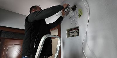BÜYÜKŞEHİR’DEN İŞİTME ENGELLİLER İÇİN YENİLİKÇİ ÇÖZÜM; SESSİZ KAPILARA IŞIK GELDİ