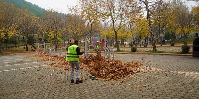 BÜYÜKŞEHİR’DEN PARKLARDA TEMİZLİK SEFERBERLİĞİ
