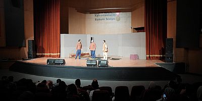 BÜYÜKŞEHİR’DEN TİYATROSEVERLERE KAHKAHA DOLU AKŞAM