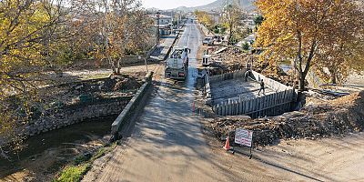 BÜYÜKŞEHİR’DEN TÜRKOĞLU ŞEKEROBA’DA ULAŞIMI RAHATLATACAK KÖPRÜ HAMLESİ