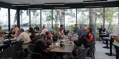 BÜYÜKŞEHİR’DEN YAŞLILARA SAZLI SÖZLÜ KALE EĞLENCESİ