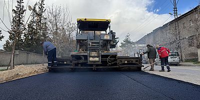 BÜYÜKŞEHİR DULKADİROĞLU’NDA YOL YENİLEMELERİNE DEVAM EDİYOR