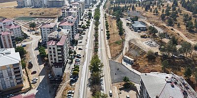 BÜYÜKŞEHİR EKİPLERİ AFŞİNBEY CADDESİ’NDE TEMİZLİK MESAİSİNDE