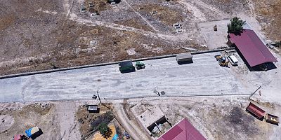  BÜYÜKŞEHİR, ELBİSTAN İNCECİK’TE MEZARLIK YOLUNU KİLİT PARKEYLE YENİLİYOR