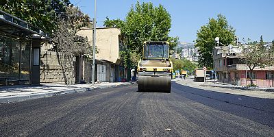  BÜYÜKŞEHİR, GAZNELİLER CADDESİ’NDE SON KAT ASFALT SERİMİNİ SÜRDÜRÜYOR
