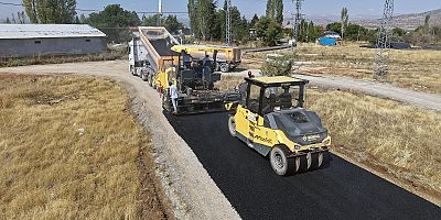 BÜYÜKŞEHİR, GÖKSUN’DA BİR MAHALLENİN DAHA YOLUNU YENİLİYOR