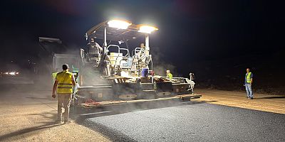 BÜYÜKŞEHİR, HASTANE YOLLARINDAKİ DÖNÜŞÜMÜNÜ GECE GÜNDÜZ SÜRDÜRÜYOR