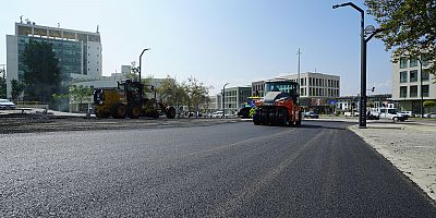 BÜYÜKŞEHİR, HÜKÜMET BULVARI’NIN ASFALTINI YENİLİYOR