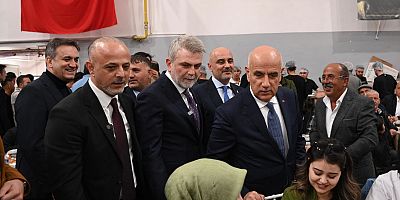 Büyükşehir Belediyesinin Afşin’de düzenlediği iftar programı büyük bir katılımla gerçekleştirildi. İlçe sakinlerine iftar yemeği verilirken