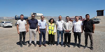 Kahramanmaraş Büyükşehir Belediyesinin 6 Şubat depremlerinin ardından çevre ve ekonomi odaklı hayata geçirdiği Karacasu Enkaz Atıkları Ayrıştırma Tesisi sürdürülebilir kalkınmaya öncülük etmeye devam