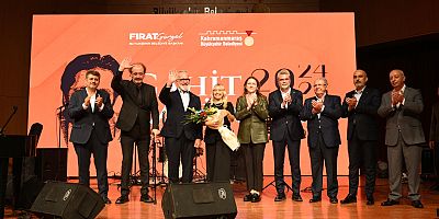 Kahramanmaraş Büyükşehir Belediyesinin yedi güzel adamdan Cahit Zarifoğlu’nun adını verdiği yeni kültür sanat sezonunun açılış programı gerçekleştirildi.