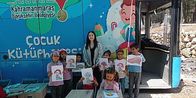 BÜYÜKŞEHİR’İN GEZİCİ KÜTÜPHANESİ MİNİKLERİN YÜZLERİNİ GÜLDÜRÜYOR