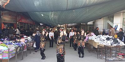 BÜYÜKŞEHİR’İN HALK OYUNLARI EKİBİ DEREPAZARI’NDA GÖRSEL ŞÖLEN SUNDU