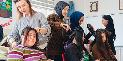 Kahramanmaraş Büyükşehir Belediyesi ve paydaş kurumlar iş birliğiyle 3 Aralık Dünya Engelliler Günü kapsamında anlamlı bir çalışma hayata geçirildi.