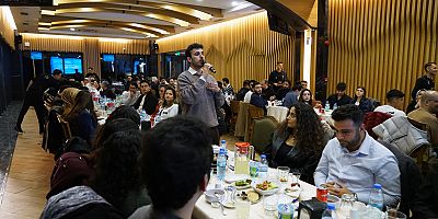 BÜYÜKŞEHİR’İN İFTAR SOFRASI ÜNİVERSİTELİ GENÇLERİ AĞIRLADI