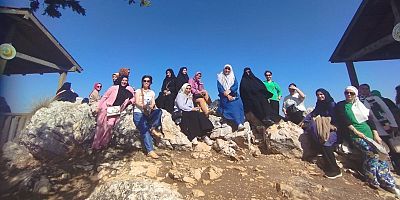 Kahramanmaraş Büyükşehir Belediyesinin örnek projelerinden Kadınlarla Baş Başa Doğa Gezileri’nin bu haftaki durağı Ali Kayası ve Başkonuş Yaylası oldu. Doğanın huzur dolu atmosferiyle keyifli bir gün