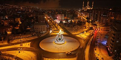  BÜYÜKŞEHİR , KARLA MÜCADELEDE MESAİ MEFHUMU GÖZETMEKSİZİN SAHADA