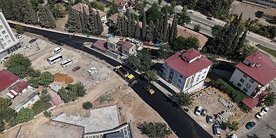 BÜYÜKŞEHİR, MÜKREMİN HALİL CADDESİ’NDE ASFALT MESAİSİNİ BAŞLATTI