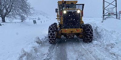 BÜYÜKŞEHİR, ŞEHRİN DÖRT BİR YANINDA KAR MESAİSİNİ SÜRDÜRÜYOR