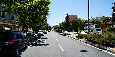 BÜYÜKŞEHİR TÜRKOĞLU’NDA İSTİKLAL CADDESİ’Nİ YENİLEDİ