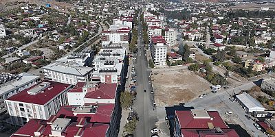 BÜYÜKŞEHİR, TÜRKOĞLU’NDA MAHİR ÜNAL CADDESİ’Nİ 11 MİLYONLUK YATIRIMLA YENİLEDİ