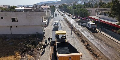 BÜYÜKŞEHİR, TÜRKOĞLU ŞEHİT İSMAİL ORÇAN BULVARI’NDA ASFALT MESAİSİNİ SÜRDÜRÜYOR