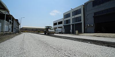 BÜYÜKŞEHİR, YENİ SANAYİ SİTESİ’NDE ASFALT MESAİSİ SÜRÜYOR