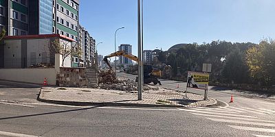 BÜYÜKŞEHİR, YÜRÜYÜŞ YOLLARINDA KONFOR VE GÜVENLİĞİ SAĞLIYOR
